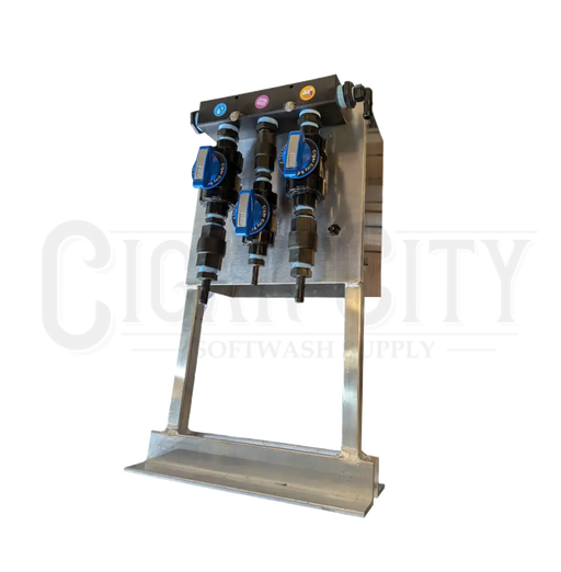 Dominator 12v Softwash Kit with chemical-resistant 12v pump