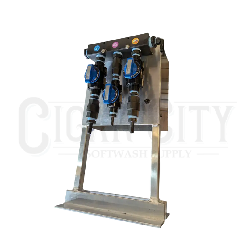 Dominator 12v Softwash Kit with chemical-resistant 12v pump